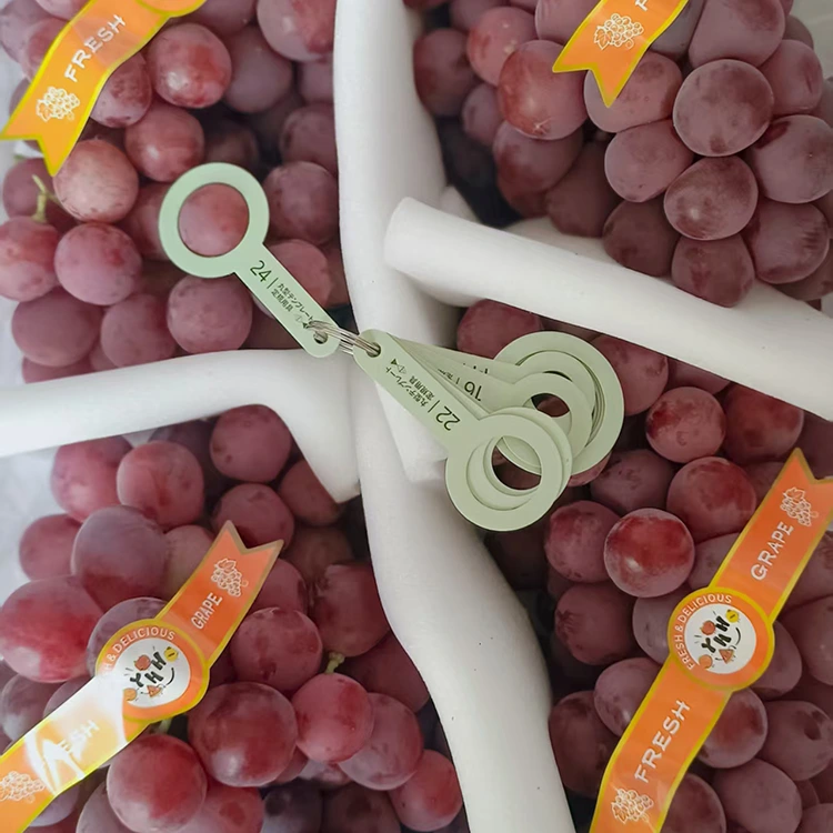 Seçilmiş Farm Fresh Red Globe Üzümləri